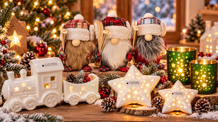 Entdecke unsere liebevoll ausgewählte Weihnachtsdeko: zauberhafte Wichtel, festliche Tiziano-Keramik, leuchtende Sterne und stimmungsvolle Windlichter. Verwandle dein Zuhause in eine weihnachtliche Wohlfühloase.