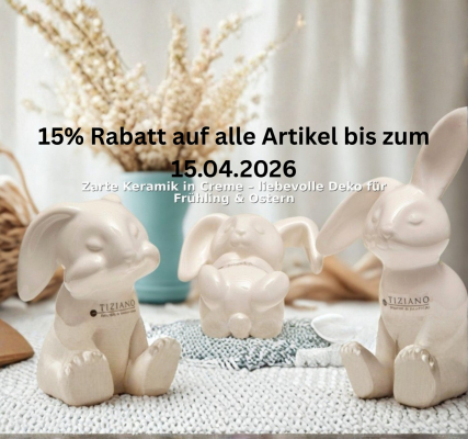 Weiße Keramik-Osterhasen in verschiedenen Größen als stilvolle Frühlings- und Osterdekoration auf einem Tablett im modernen Wohnambiente.