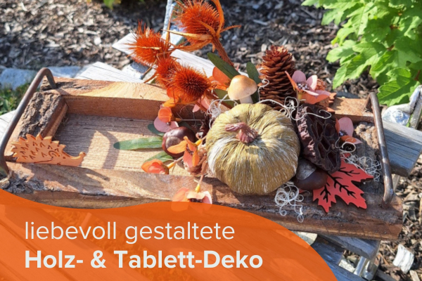 Entdecken Sie unsere handgemachten Tür- & Wandkränze, liebevoll gestaltete Holz- & Tablett-Deko, bezaubernde Figuren & Stecker, herbstliche Lichtakzente & Windlichter, sowie kreative Streu- und Bastelmaterialien.