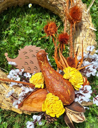 Strohkranz &quote;Igel&quote; mit Herbstdekoration – Handgefertigtes Unikat