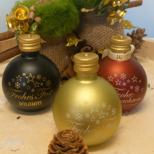 Christbaumkugeln von Dolomiti – gefüllt mit edlem Schnaps