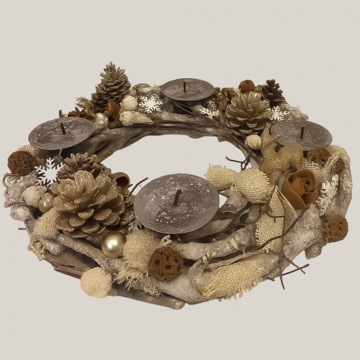 Weihnachtlich dekorierter Kranz – Adventskranz mit Hirsch