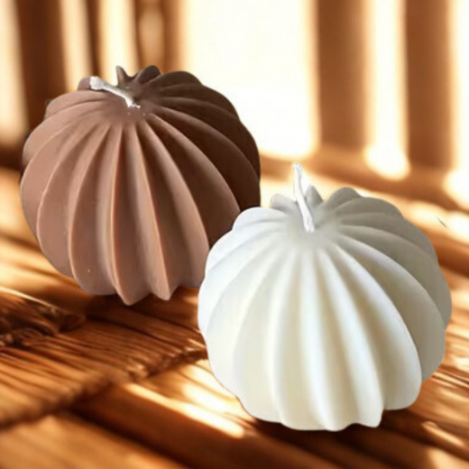 Handgefertigte Kugelkerze – 6,5 × 6,5 cm in 8 Farben