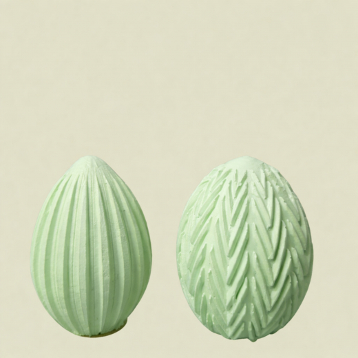2 handgefertigte Ostereier aus Gips in vielen Farben