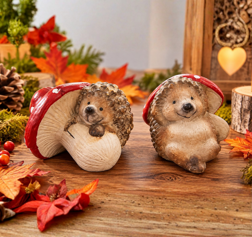 Igel aus Keramik – niedliche Herbstdeko im Pilz
