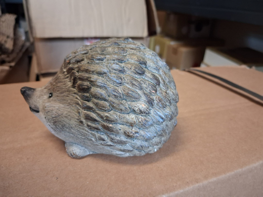 Keramik Igel – niedliche Deko für Haus und Garten