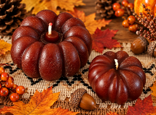 Handgefertigte Kürbiskerze – Herbstkerze in verschiedenen Farben & Größen
