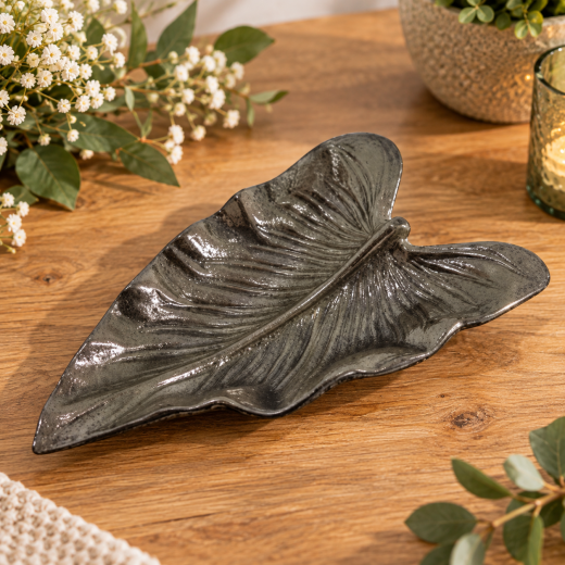 Edle Metallschale in Palmenblatt-Form, silberfarben