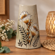Schmale Keramik Vase mit Wiesenblumen