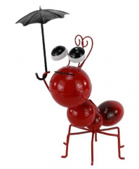 Ameise mit Schirm aus Metall rot