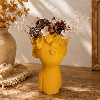 Herbstliche Betonbüste mit individuellen Kopfschmuck