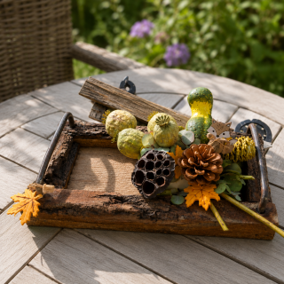 Deko-Holztablett mit Mohnkapseln & Herbstfrüchten