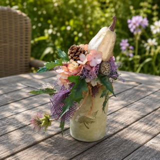 Handgefertigte Keramikvase mit Seidenblumen, Kürbis & Disteln