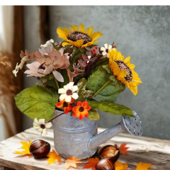 Sonnenblumen-Mix in Gießkanne – Herbstdeko mit Seidenblumen