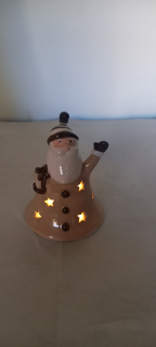 LED Weihnachtsmann beige – Keramikfigur 11,8 cm