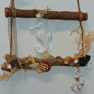 Holzleiter maritim – 90 cm Dekoration mit Seepferdchen