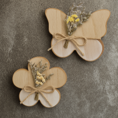 Holzdekor mit Trockenblumen – Schmetterling & Blumenform